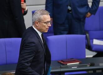Wildberger verteidigt KI-Einsatz bei Reden