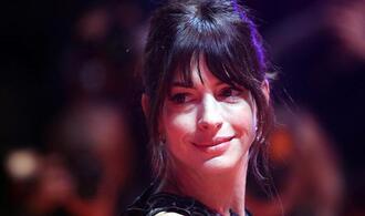 Anne Hathaway warnt vor KI-Bewerbungen