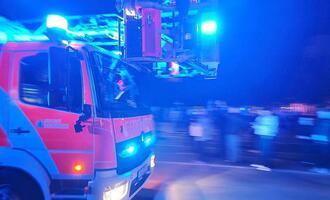 Güterzug fällt in München von Brücke