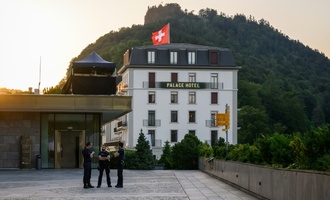 ''Historische'' Verhandlungen über Ende des Iran-Kriegs in der Schweiz begonnen
