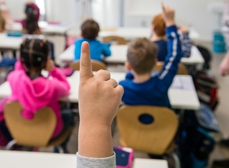 Mehr Personal im öffentlichen Dienst: Zuwachs in Schulen und Kitas