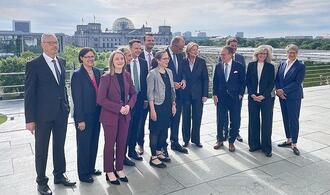 Bericht der Rentenkommission an Merz und Bas übergeben