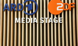 Rundfunkbeitrag nicht gestiegen: Karlsruhe verhandelt Beschwerden von ARD und ZDF