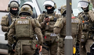 Mann übergießt sich in Rathaus mit brennbarer Flüssigkeit: 47-Jähriger festgenommen