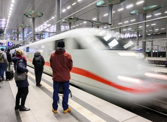 Störung des Bahnfunks legt vorübergehend Zugverkehr in ganz Deutschland lahm