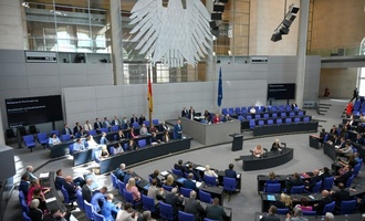 Erregte Debatte im Bundestag über Pantisanos Faschismus-Vorwurf