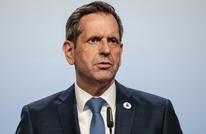 Niedersachsens Ministerpräsident Lies gegen radikale Sparpläne bei VW