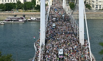 Zehntausende Menschen feiern Versammlungsfreiheit bei Pride Parade in Budapest