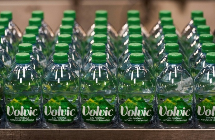 Volvic wegen irreführender Werbung in Frankreich verurteilt