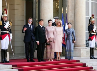 Macron empfängt thailändischen König in Paris