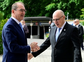 Dobrindt und Selen stellen Verfassungsschutzbericht vor