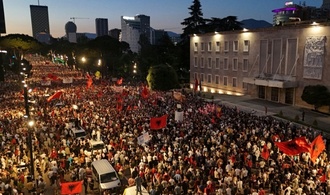 Zehntausende protestieren in Albanien gegen Kushner-Bauprojekt - und gegen Regierungschef Rama