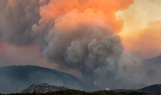 Hunderte Feuerwehrleute kämpfen weiter gegen Waldbrand in den Pyrenäen