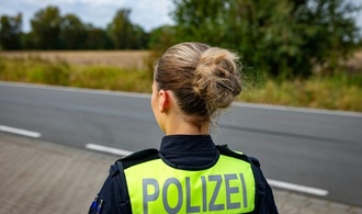 Frontalzusammenstoß von zwei Autos in Brandenburg: Drei Menschen tot