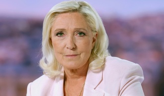 Verurteilte Rechtspopulistin Le Pen hält an Präsidentschaftskandidatur fest