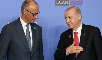 Erdogan verteilt bei Nato-Gipfel Revolver als Gastgebergeschenk