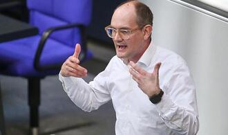 Grünen-Politiker Dahmen will Deutschland notfalls mit der Waffe verteidigen