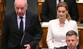 Ungarisches Parlament stimmt für Verfassungsänderung zur Absetzung des Präsidenten