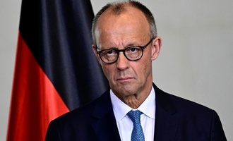 Merz stellt sich in Sommerpressekonferenz Fragen der Medien