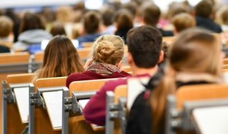 Befragung: Mehr als jeder vierte Studierende lebt noch bei den Eltern