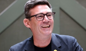 König Charles III. ernennt Labour-Chef Burnham zu neuem Premierminister