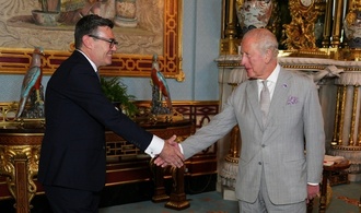 Britischer König Charles III. ernennt Burnham zum Premierminister