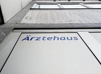 Einnahmen von Arztpraxen steigen wieder stärker als Aufwendungen