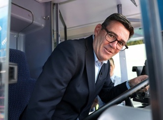 Neuer britischer Premier Burnham kündigt Steuersenkung für Pubs an