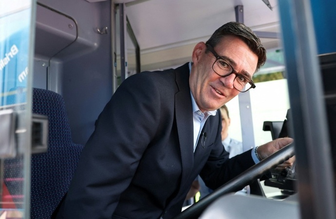 Neuer britischer Premier Burnham kündigt Steuersenkung für Pubs an