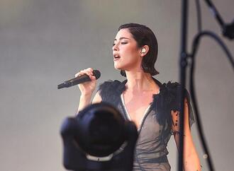 Gracie Abrams auf Platz eins der Album-Charts