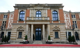 Merz und Merkel auf dem Grünen Hügel: Bayreuther Festspiele beginnen