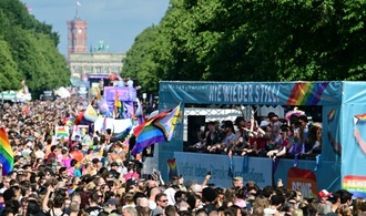 Motto ''Haltung ist hot'': Hunderttausende zu CSD-Demonstration in Berlin erwartet