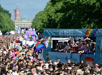 Motto ''Haltung ist hot'': Hunderttausende zu CSD-Demonstration in Berlin erwartet