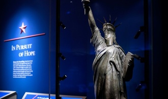 Trump ordnet Warnschilder vor US-Geschichtsmuseum in Washington an