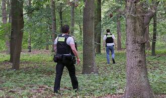 Polizei durchsucht nach CSD-Anschlag Gebiet um Tatfahrzeug