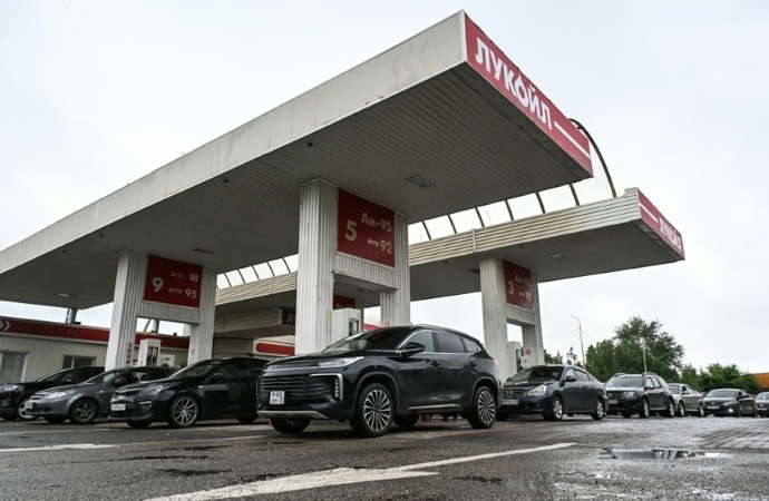 Begrenzungen beim Kraftstoffverkauf in Russland vielerorts aufgehoben oder gelockert