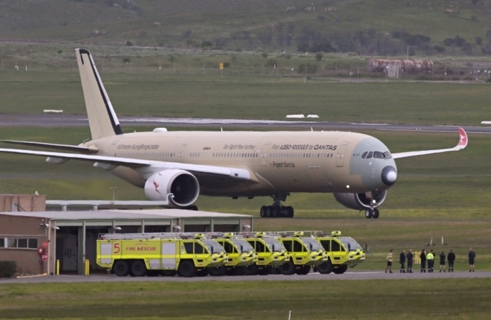 24 Stunden in der Luft: Airbus A350 landet nach Rekordflug in Frankreich