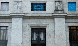 ''Familienstreit'' bei der Fed: US-Notenbank lässt Leitzins vorerst unverändert
