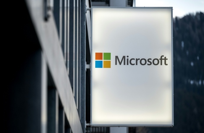Microsoft profitiert von KI-Investitionen - Instagram-Mutter Meta schwächelt