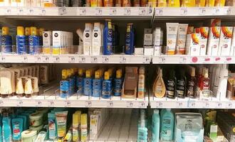 Umfrage: Mehrheit glaubt an Sonnencreme-Schutz vor Hautkrebs