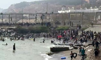 40.000 Migranten haben Grenze zwischen Marokko und Ceuta gestürmt
