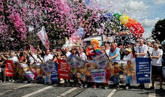 Demonstration zu Christopher Street Day in Hamburg begonnen