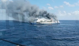 Mindestens fünf Tote und mehr als 40 Vermisste nach Brand auf Fähre in Indonesien