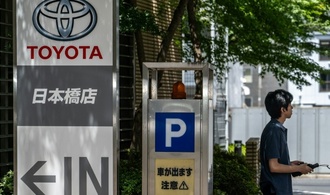Schwacher Yen hilft: Toyota hebt Gewinnprognose an