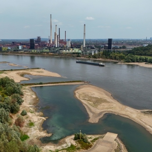Niedrigwasser: Bilger für Aussetzung von Sonn- und Feiertagsfahrverbot für Lkw