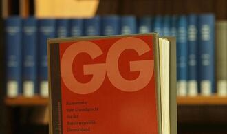 Unionsfraktionschef gegen Grundgesetz-Änderung für queere Rechte