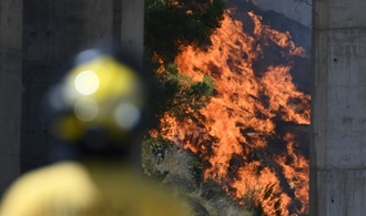 Kampf gegen neuen Waldbrand in Spanien - hunderte Feuerwehrleute und Soldaten im Einsatz