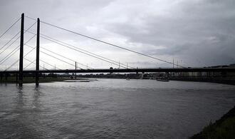 Niedrigwasser: Binnenschiffer warnen vor Zweiteilung des Rheins