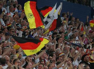 DFB führt Stehplätze bei Länderspielen ein