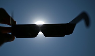 Run auf Schutzbrillen vor Sonnenfinsternis in Spanien und anderen Ländern